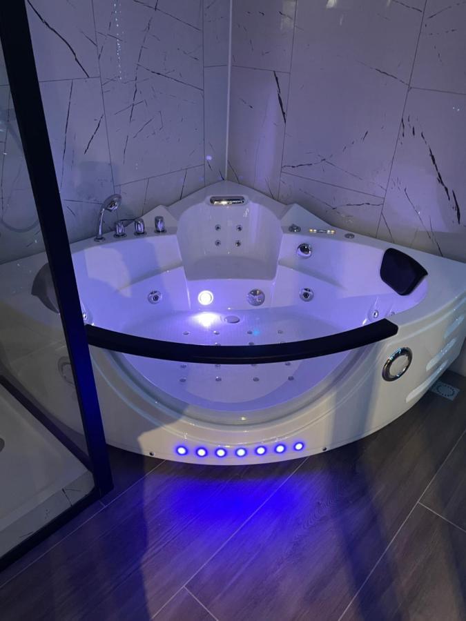 Apartment Capsule Manga - Jacuzzi - Billard - Nintendo Switch - Netflix Valenciennes