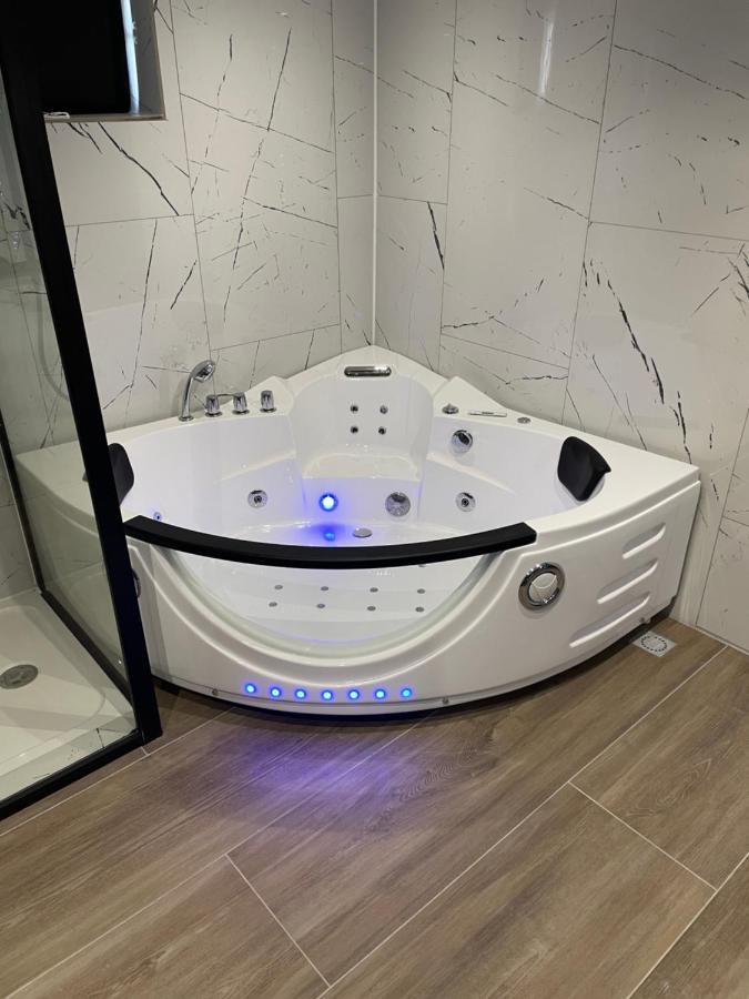 Capsule Manga - Jacuzzi - Billard - Nintendo Switch - Netflix Apartment Valenciennes